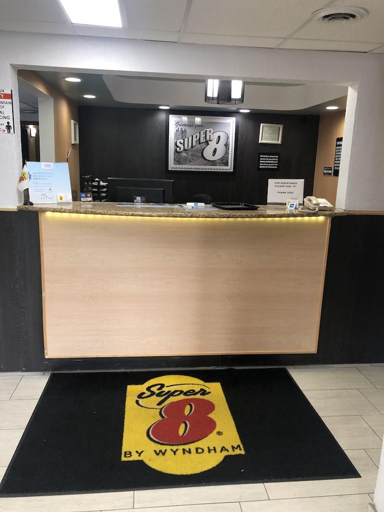 Super 8 By Wyndham Plover Stevens Point Area Ngoại thất bức ảnh